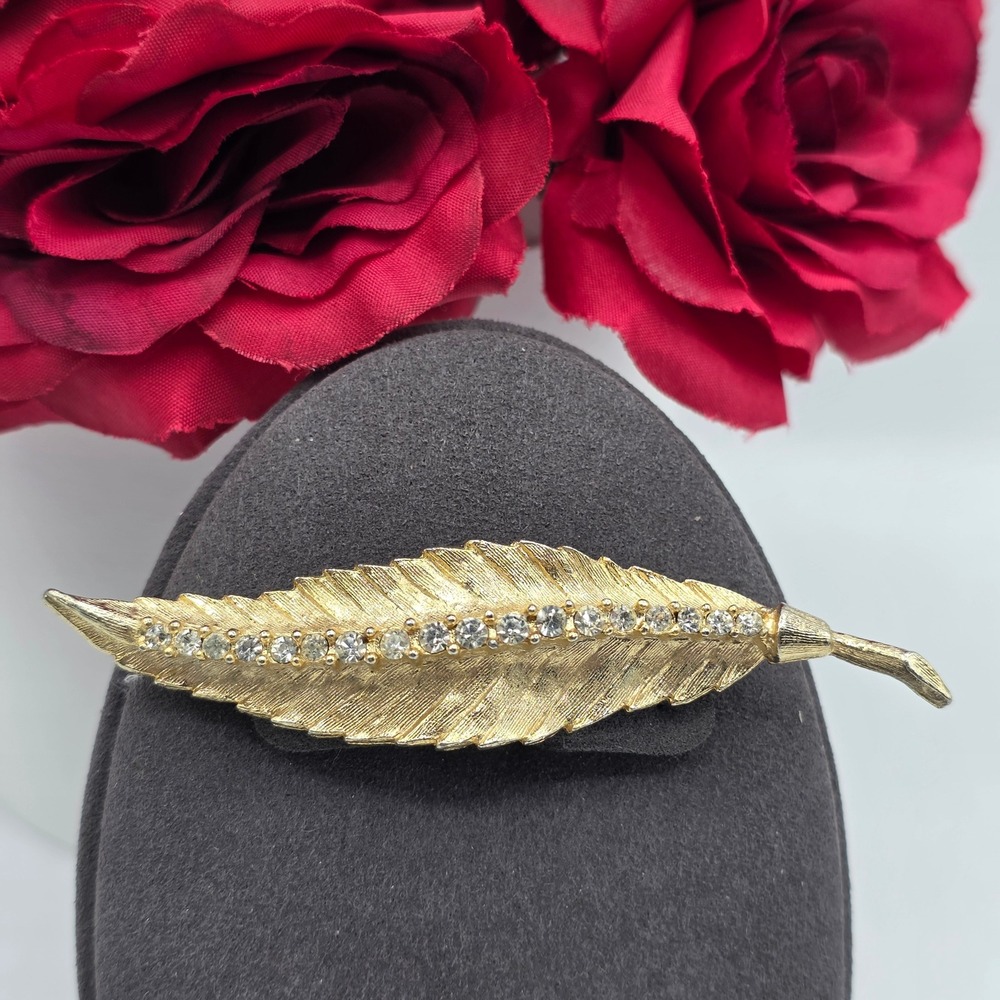 Vintage Gold Tone Rhinestone Leaf Brooch Textured‎ Feather Botanical Pin Retro